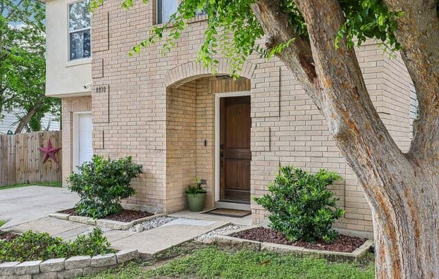 3-bedroom rental at 8810 Bridgefield in San Antonio, TX — photo 3