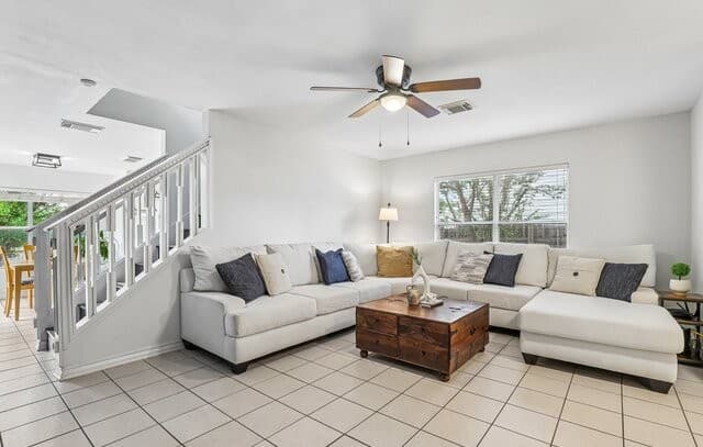 3-bedroom rental at 8810 Bridgefield in San Antonio, TX — photo 5