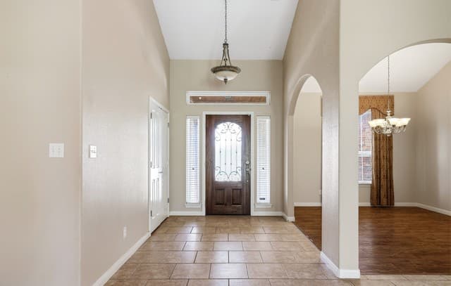 4-bedroom rental at 232 Edgewood Cir in Bandera, TX — photo 2