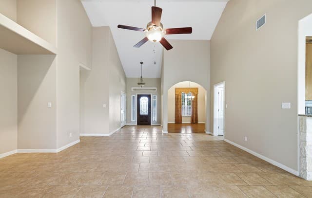 4-bedroom rental at 232 Edgewood Cir in Bandera, TX — photo 4