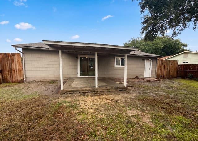 4-bedroom rental at 3702 Autumn Ln in San Antonio, TX — photo 5