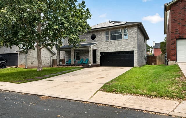 4-bedroom rental at 17507 Emerald Canyon Dr in San Antonio, TX — photo 3