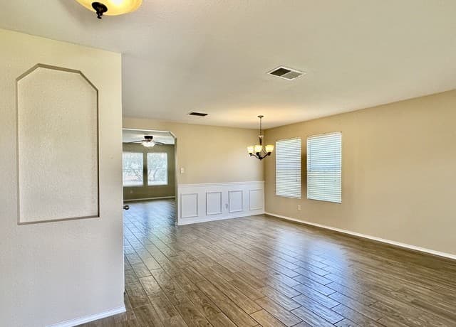 Home for sale at 105 Willow Path in Cibolo, TX — photo 4