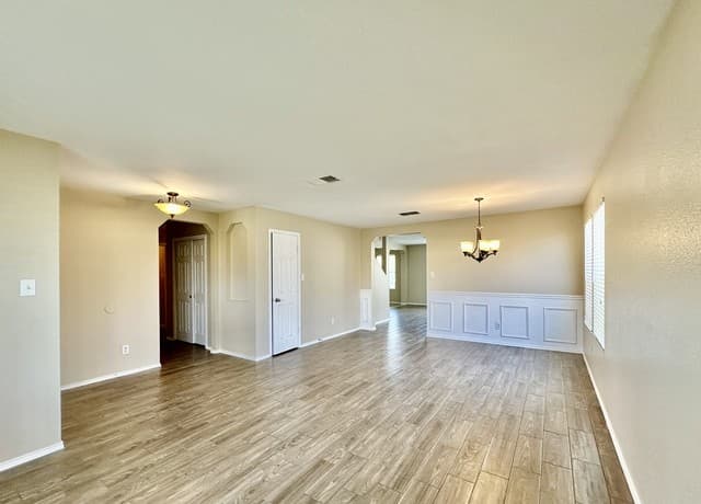 Home for sale at 105 Willow Path in Cibolo, TX — photo 5