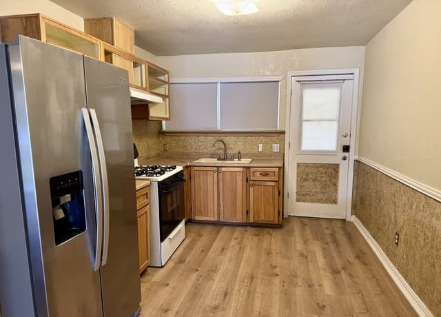 2-bedroom rental at 226 E Malone Ave in San Antonio, TX — photo 2