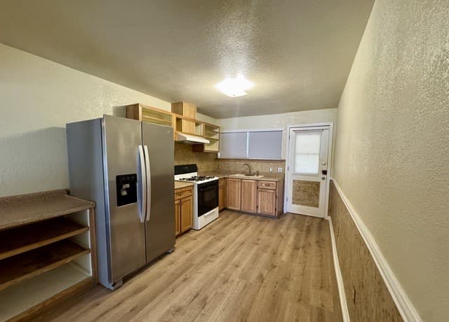 2-bedroom rental at 226 E Malone Ave in San Antonio, TX — photo 3