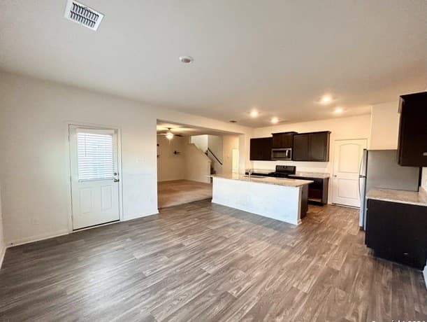 4-bedroom rental at 15114 N Harbor Landing in Von Ormy, TX — photo 2