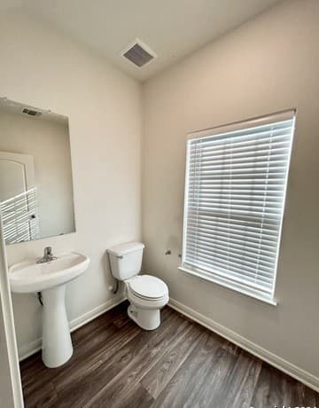4-bedroom rental at 15114 N Harbor Landing in Von Ormy, TX — photo 4