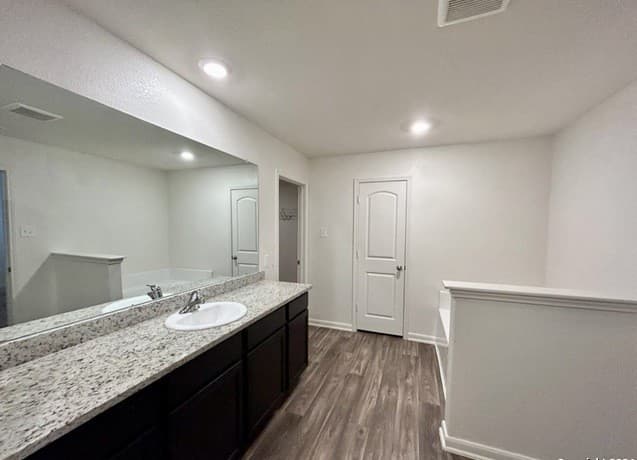 4-bedroom rental at 15114 N Harbor Landing in Von Ormy, TX — photo 5