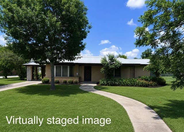 3-bedroom rental at 364 School Dr in Poteet, TX — photo 3