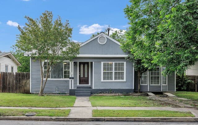 3-bedroom rental at 218 Avalon St in San Antonio, TX — photo 1