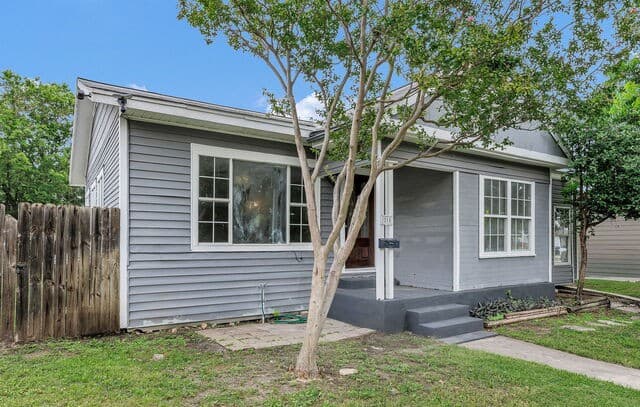 3-bedroom rental at 218 Avalon St in San Antonio, TX — photo 3