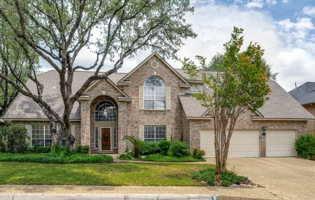 4-bedroom rental at 6 Rossridge in San Antonio, TX — photo 1