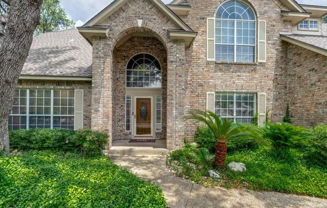 4-bedroom rental at 6 Rossridge in San Antonio, TX — photo 2