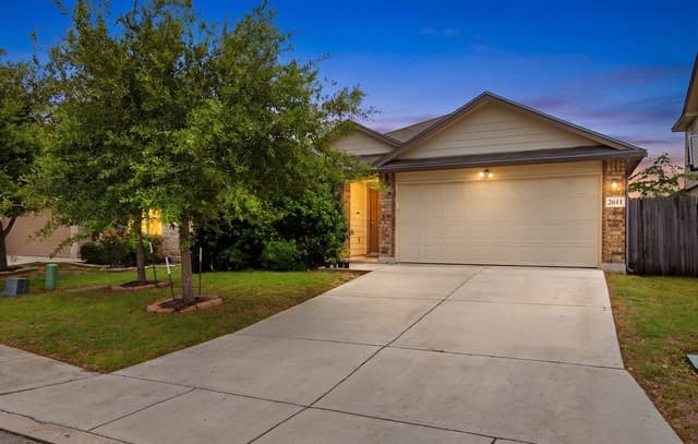 4-bedroom rental at 2611 Live Oak Pass in San Antonio, TX — photo 2
