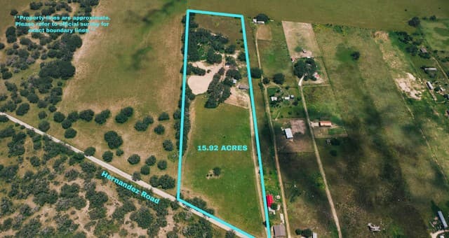 3-bedroom rental at 490 Hernandez Rd in Poteet, TX — photo 2
