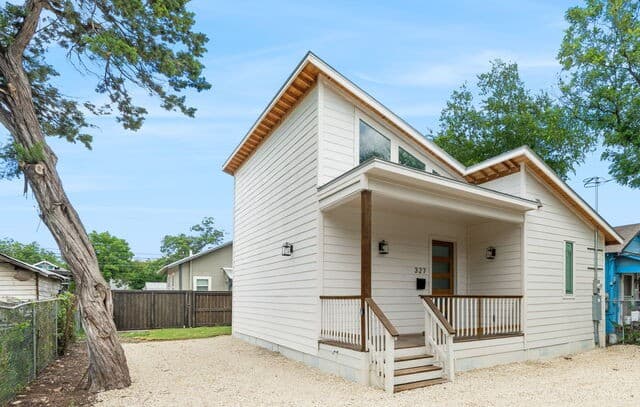 2-bedroom rental at 327 Gem Ln in San Antonio, TX — photo 2