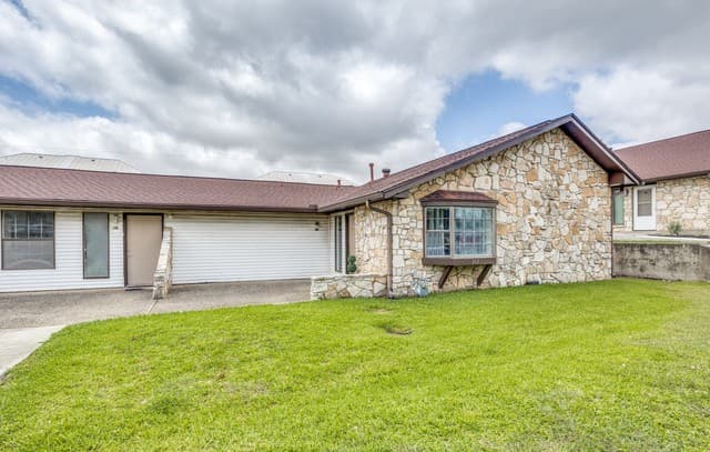 2-bedroom rental at 603 Oak Park Dr Unit 603 in Boerne, TX — photo 1