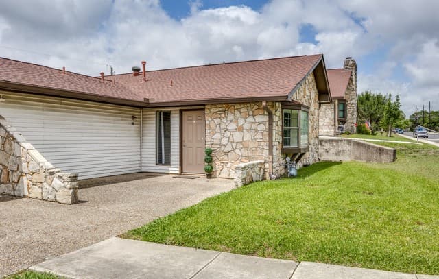 2-bedroom rental at 603 Oak Park Dr Unit 603 in Boerne, TX — photo 2