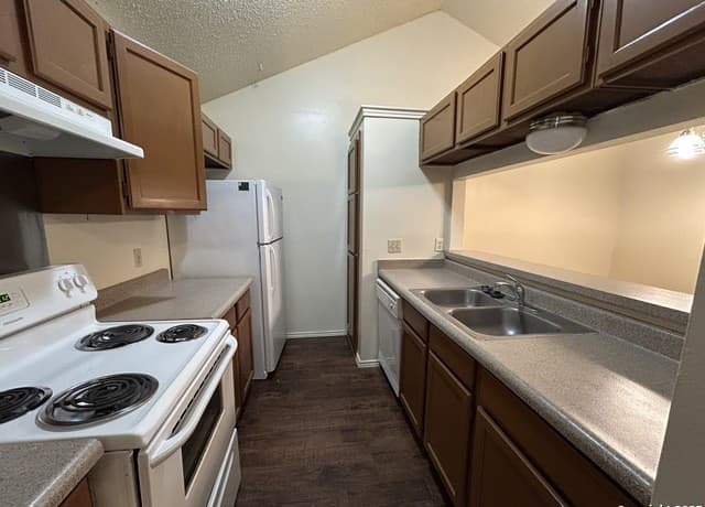 2-bedroom rental at 14303 Sandiland in San Antonio, TX — photo 4