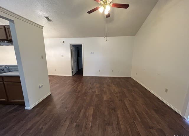 2-bedroom rental at 14303 Sandiland in San Antonio, TX — photo 5