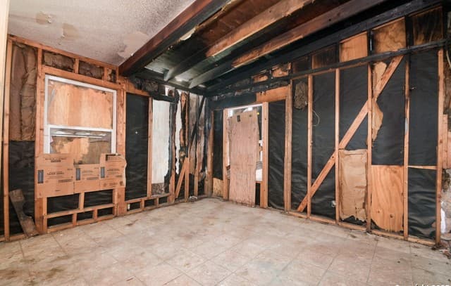 3-bedroom rental at 1711 Burleson in San Antonio, TX — photo 5