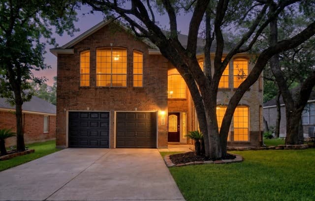 5-bedroom rental at 7919 Sierra Verde in San Antonio, TX — photo 1