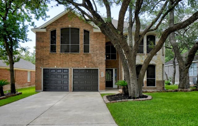 5-bedroom rental at 7919 Sierra Verde in San Antonio, TX — photo 2