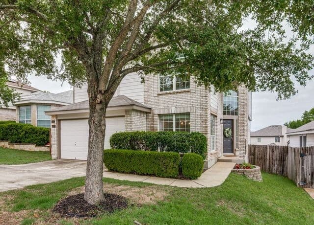 3-bedroom rental at 447 Tiger Hls in San Antonio, TX — photo 2