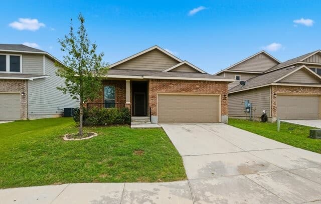 4-bedroom rental at 4606 Acclaim Ct in San Antonio, TX — photo 2