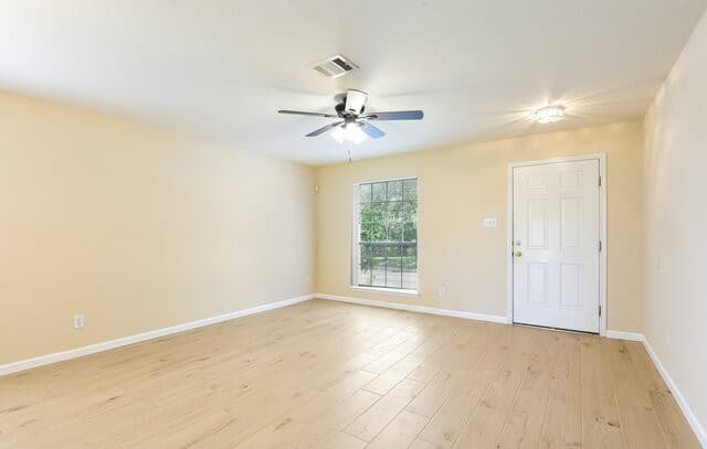 4-bedroom rental at 6947 Cutting Crk in San Antonio, TX — photo 2