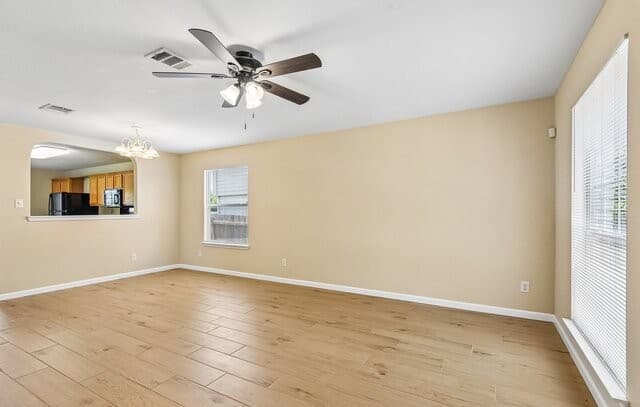 4-bedroom rental at 6947 Cutting Crk in San Antonio, TX — photo 3