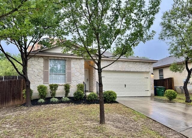 3-bedroom rental at 7807 Liberty in San Antonio, TX — photo 3