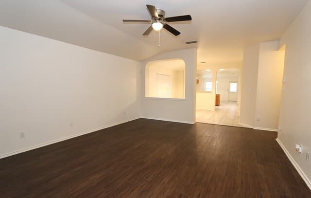 3-bedroom rental at 531 Rattler Blf in San Antonio, TX — photo 2