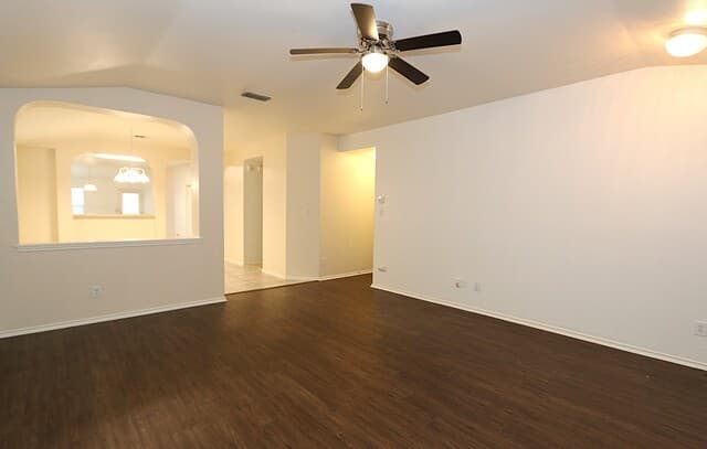 3-bedroom rental at 531 Rattler Blf in San Antonio, TX — photo 4