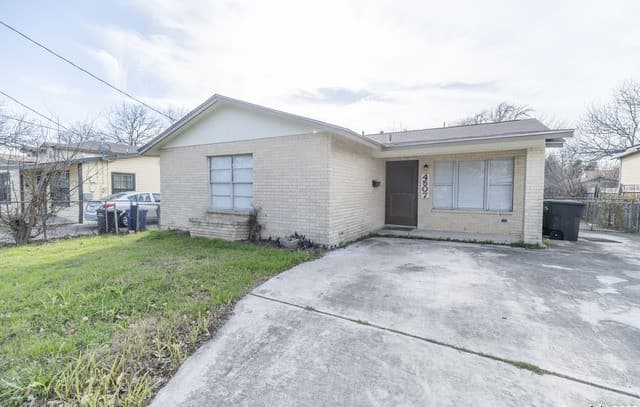 3-bedroom rental at 4507 Howard St in San Antonio, TX — photo 2