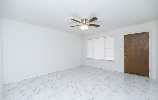 3-bedroom rental at 4507 Howard St in San Antonio, TX — photo 3