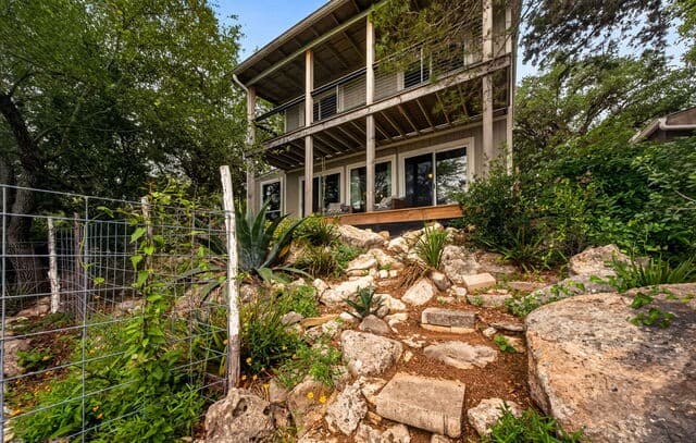 2-bedroom rental at 776 Grandview Circle in Bandera, TX — photo 3