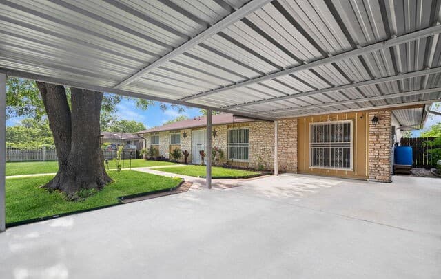 3-bedroom rental at 5826 Castle Brook Dr in San Antonio, TX — photo 4