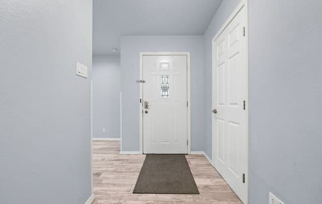 3-bedroom rental at 5826 Castle Brook Dr in San Antonio, TX — photo 5