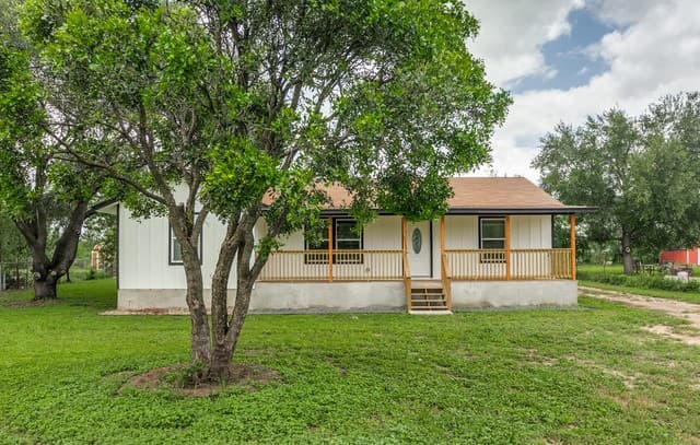3-bedroom rental at 3065 Valley Rd in San Antonio, TX — photo 1