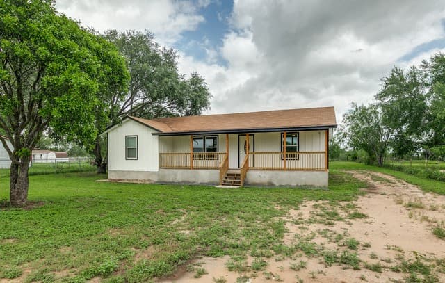 3-bedroom rental at 3065 Valley Rd in San Antonio, TX — photo 2
