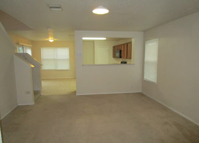 3-bedroom rental at 7916 CAVERN Hill in San Antonio, TX — photo 2