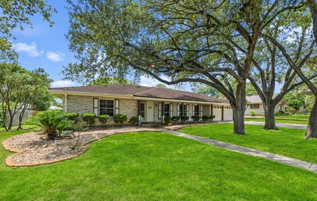 4-bedroom rental at 6022 Winding Ridge Dr in Windcrest, TX — photo 1