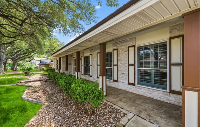 4-bedroom rental at 6022 Winding Ridge Dr in Windcrest, TX — photo 3