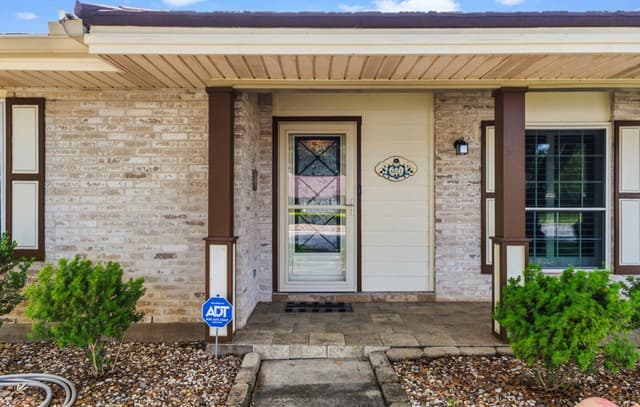 4-bedroom rental at 6022 Winding Ridge Dr in Windcrest, TX — photo 4