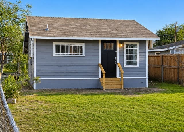 1-bedroom rental at 534 Sharmain Pl in San Antonio, TX — photo 2
