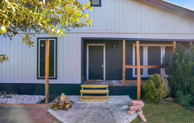 3-bedroom rental at 1037 County Road 7711 in Devine, TX — photo 4