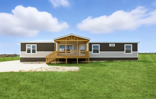 4-bedroom rental at 2479 Fm 1332 in Jourdanton, TX — photo 2