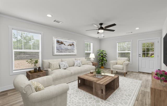 4-bedroom rental at 697 County Road 664 in Devine, TX — photo 4
